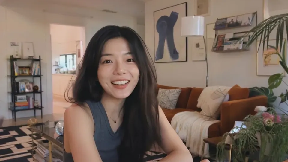 Vlogger intro